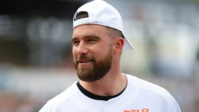 Travis Kelce (53790185007)