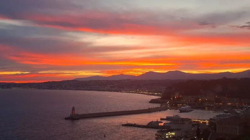 Coucher de soleil sur le port de Nice Alpes-Maritimes France