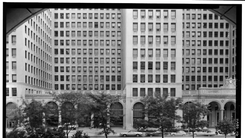 VIEW SOUTH, DETAIL OF NORTH (FRONT) ELEVATION General Motors Building, 3044 West Grand Boulevard, Detroit, Wayne County, MI The General Motors Building was built as the headquarters of the