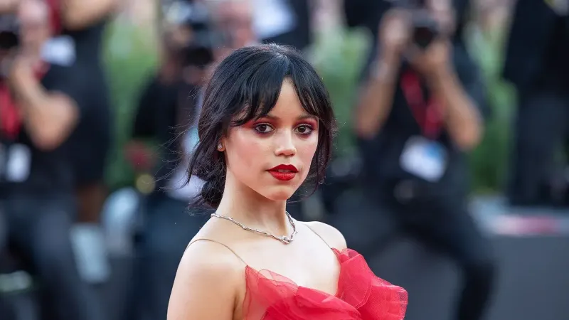 La actriz Jenna Ortega en el 81º Festival Internacional de Cine de Venecia