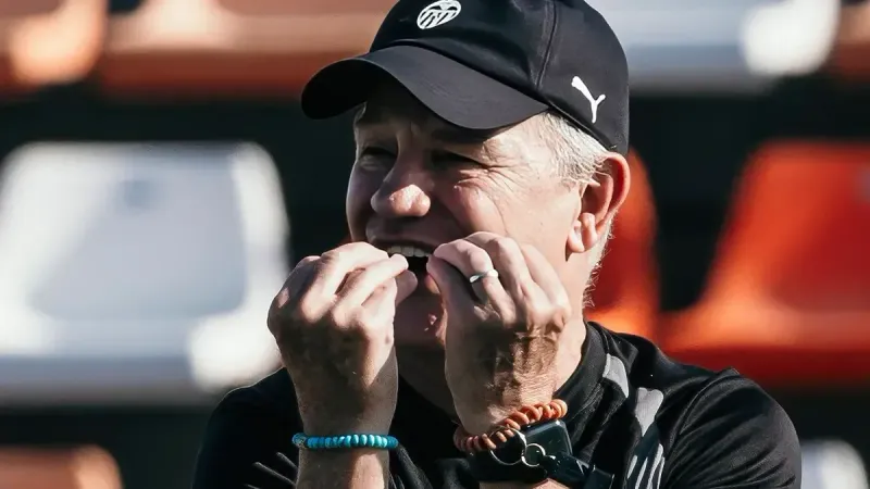 La arenga a la "mexicana" de Javier Aguirre para animar a los jugadores del Valencia imagen del post