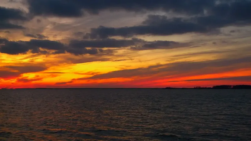 Puesta de sol sobre la bahía oriental, Maryland