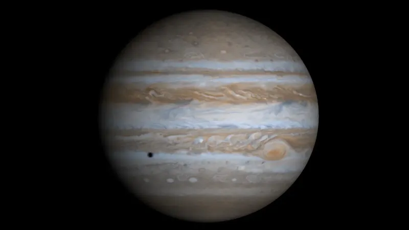 Esta vista simulada de color verdadero de Júpiter se compone de cuatro imágenes tomadas por la nave espacial Cassini de la NASA.