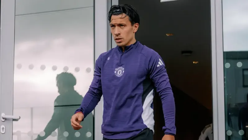Lisandro Martínez pide disculpas por haber criticado fichajes del Manchester United imagen del post