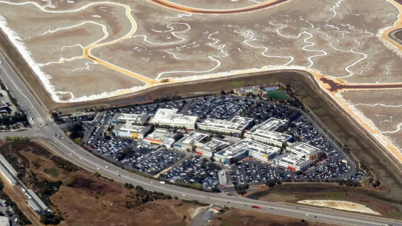 Vista aérea del campus de Facebook en Menlo Park en septiembre de 2019