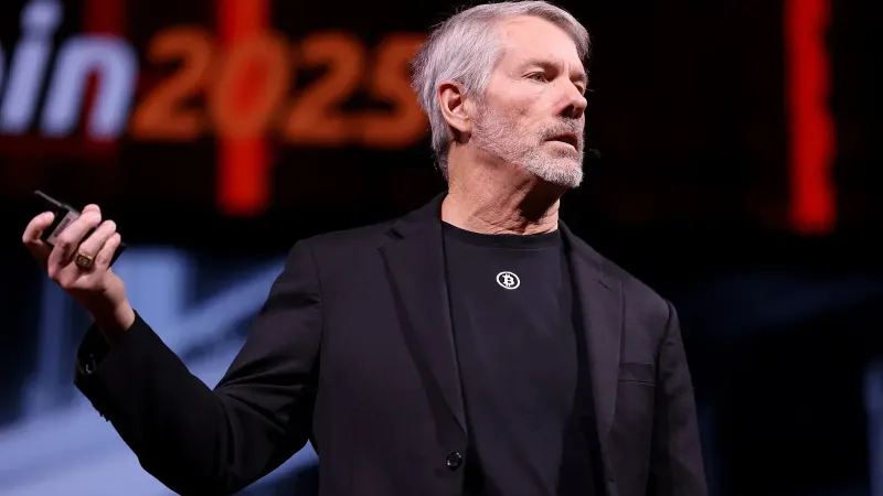 Michael Saylor hablando con los asistentes en Bitcoin 2025 en el Centro de Convenciones Veneciano en Las Vegas, Nevada.