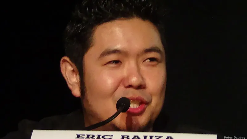 Eric Bauza hablando en New York Comic Con 2014 durante el panel de Cartoon Network presenta Cn Anythingǃ Panel.