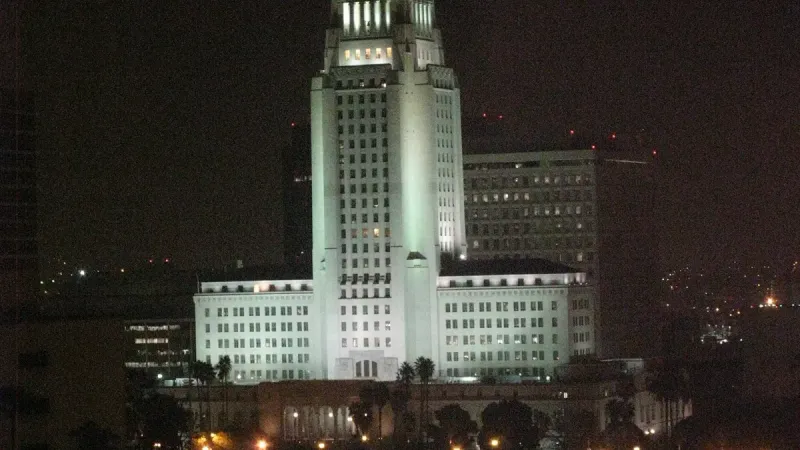 Vista del Ayuntamiento de Los Ángeles, tomada de la sala de conciertos de Walt Disney.
