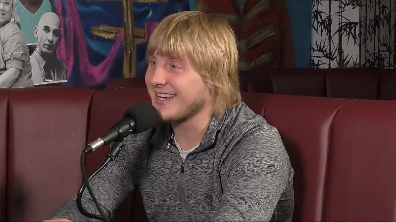 Paddy Pimblett lors d'un entretien avec James English en 2021.