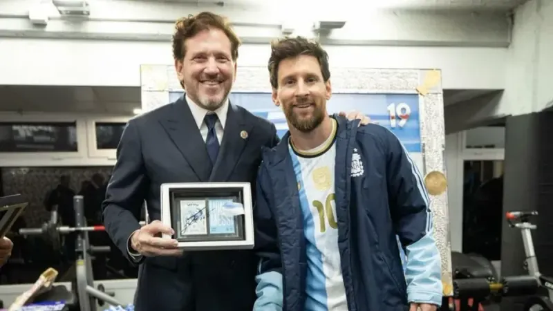 Presidente de CONMEBOL reta a Messi a ganar la Copa Libertadores: “Es lo único que te falta” imagen del post