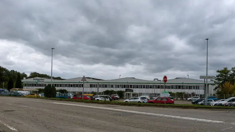 Les bâtiments de la Société Electrique d'Aubenas, filiale de Schneider Electric, en octobre 2024.