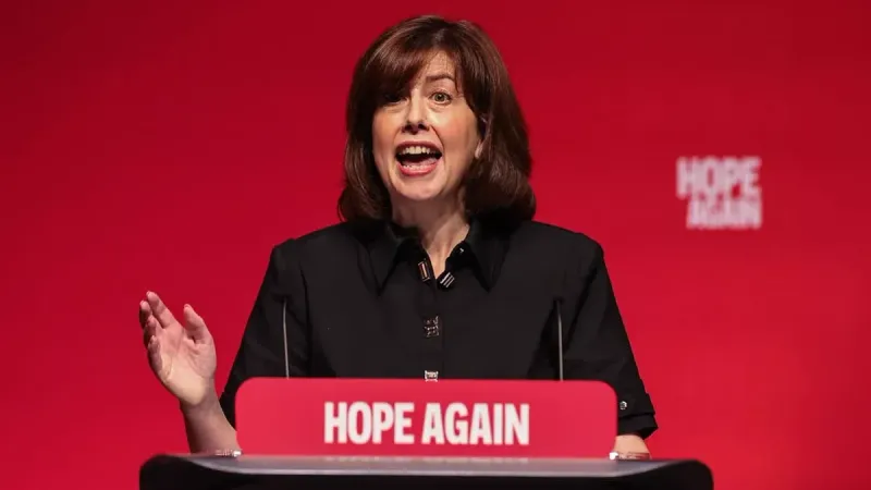 “Son una basura”: Secretaria de Educación del Reino Unido insulta a aficionados del Manchester United imagen del post