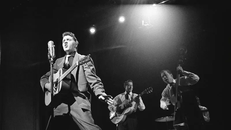 Elvis Presley live with Scotty Moore and Bill Black