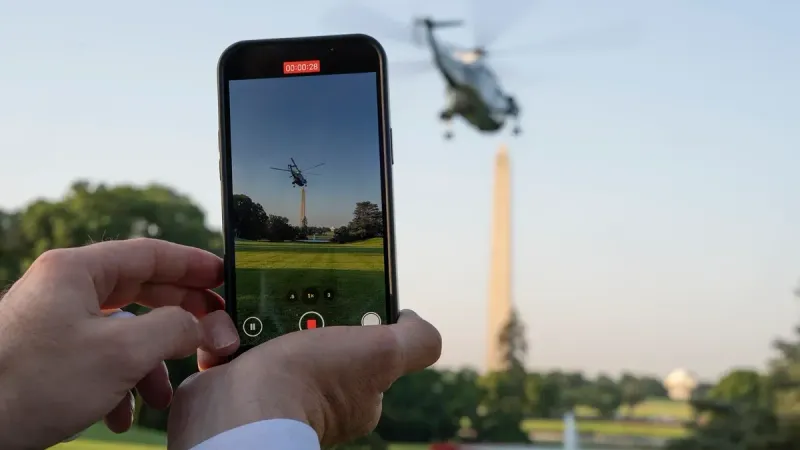 El presidente Donald Trump aborda Marine One en el césped sur de la Casa Blanca, martes 24 de junio de 2025, en camino a la base conjunta Andrews para su viaje a La Haya, Países Bajos para