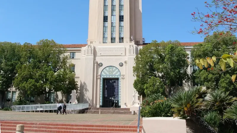 Edificio de administración del condado de San Diego, 1600 N Harbour Drive, San Diego.